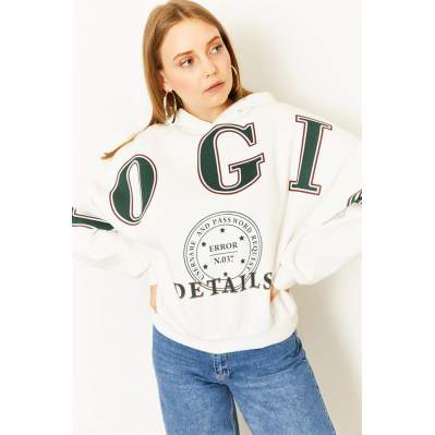 Kadın Beyaz Oversize Kapüşonlu Sweatshirt