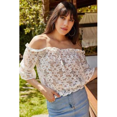 Kadın Beyaz Fırfır Detaylı Lastikli Dantelli Crop Bluz