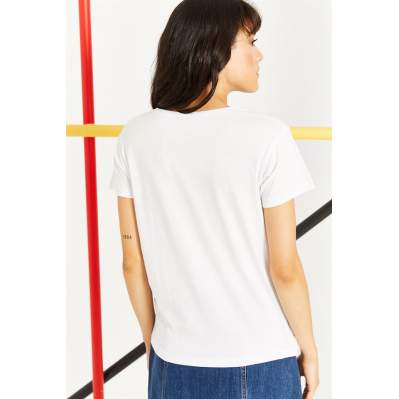 Kadın Beyaz Bisiklet Yakalı Taşlı Baskılı Basic T-Shirt