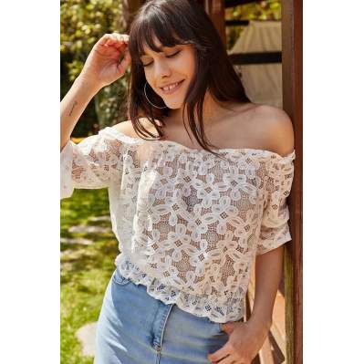 Kadın Beyaz Fırfır Detaylı Lastikli Dantelli Crop Bluz